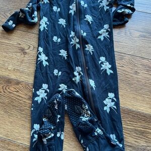 Kyte Floral Black Zippy